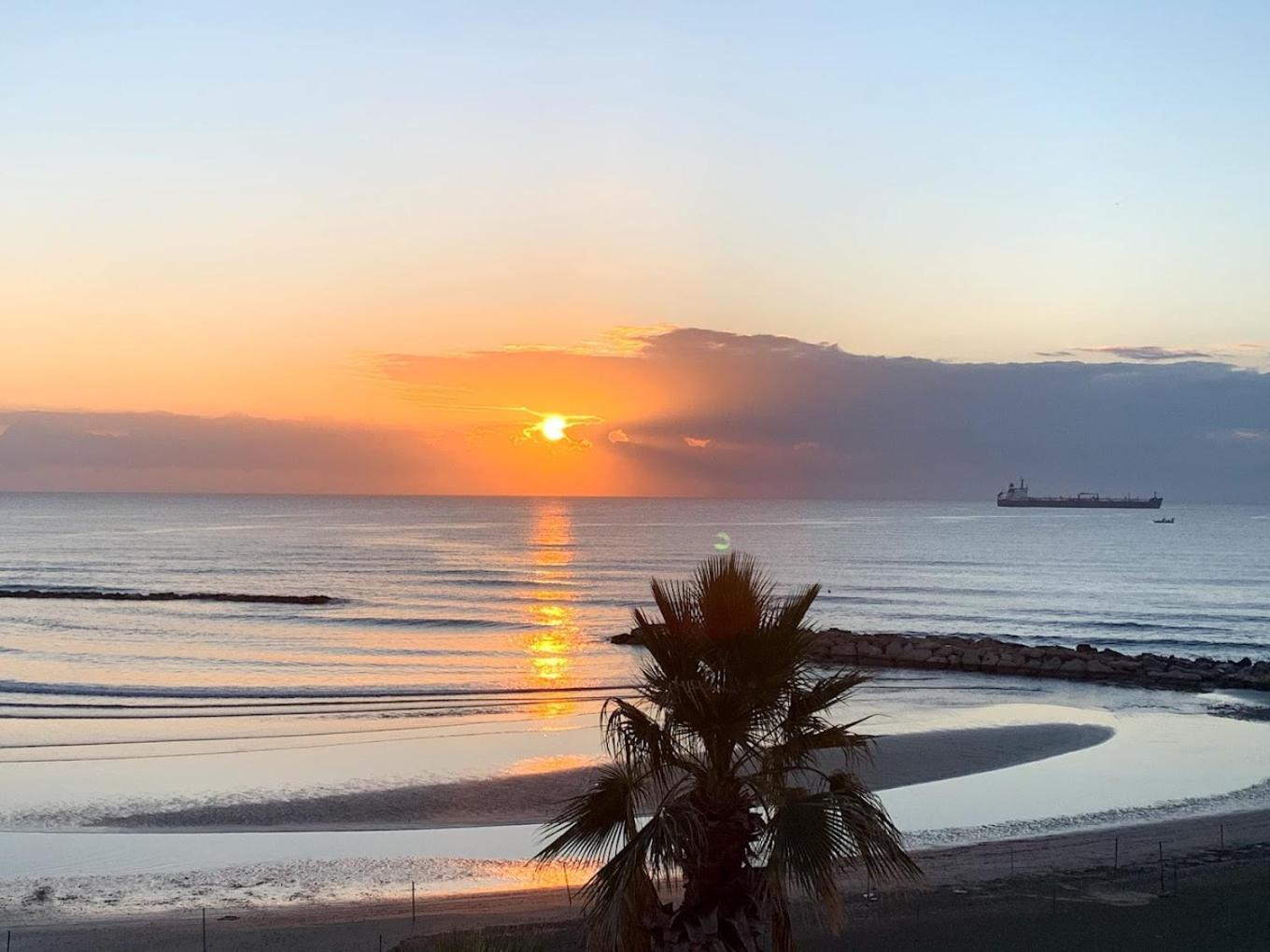 Lebay Beach Hotel Larnaca Esterno foto